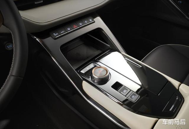 新哈弗h6|看到全新哈弗H6内饰后，我感觉它的销冠宝位又稳了