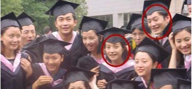 【赵薇】黄晓明为何4年都追不到赵薇？看了两人大学旧照，路人都看不上他