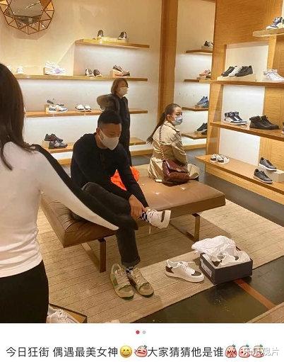 吉娜·爱丽丝|吉娜怀孕6个月独自逛街，被陌生男子回头偷瞄，郎朗不在身边