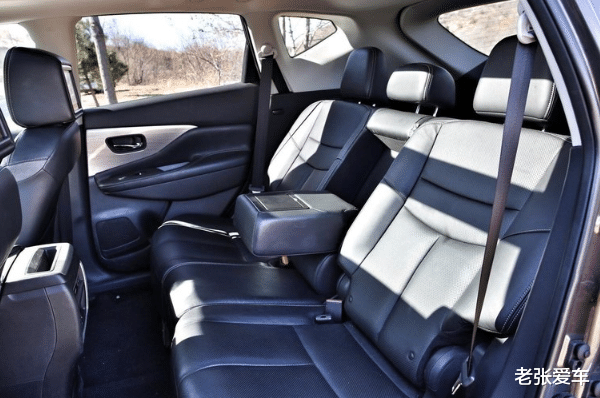 日产楼兰|一箱油901Km，车长4米9，坐它就像坐高铁，却跌到19万没人识