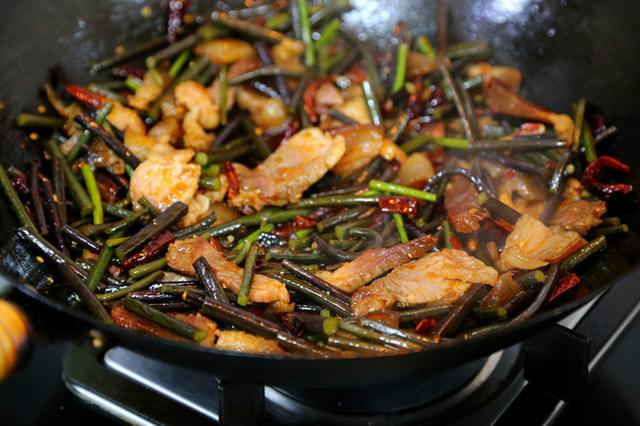 [腊肉]这种食物是“催老剂”，厨师从不让家属吃，劝你再想吃也要忍住