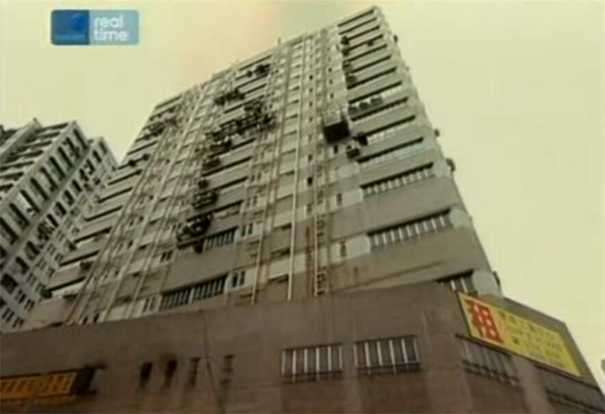 成龙|成龙香港豪宅竟在工业区，从外观看不出是住宅！内部却有无数暗门