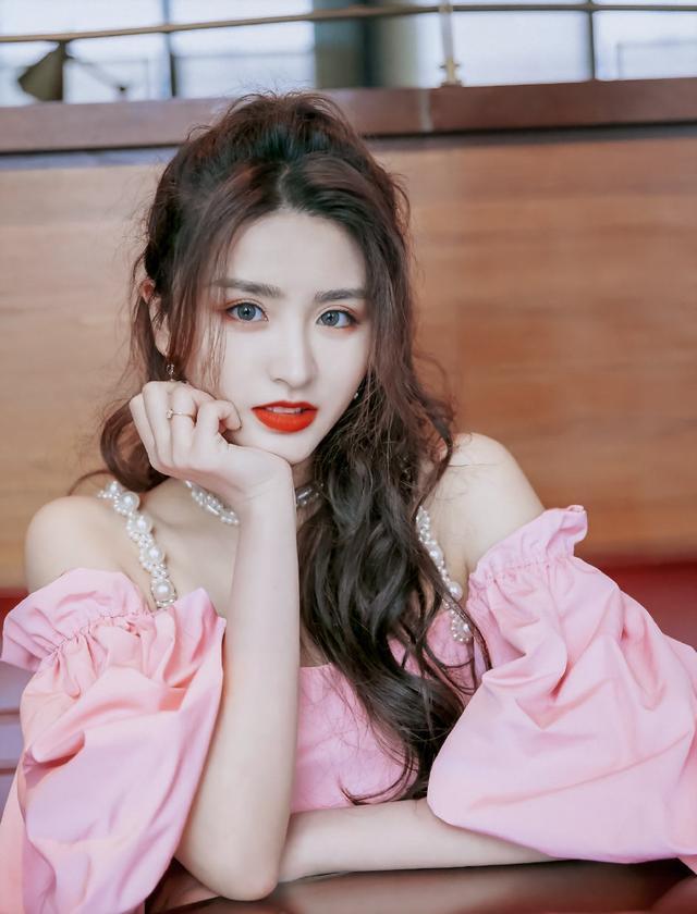 金子涵|爱蹭前辈热度？与黄明昊合作单曲，金子涵被嘲“乐华主捧人”