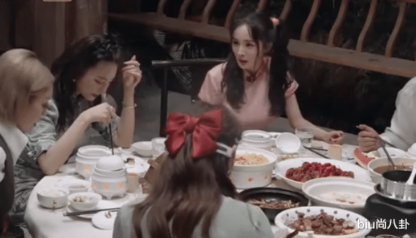 杨幂|难怪杨幂的腰这么细,看清她吃饭时的专用食材,胖女孩一般都嫌弃