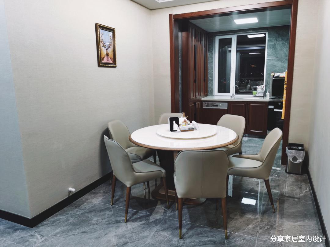 |第一次体验装修新房，全屋贴墙布，地面铺贴灰色地砖，分享一下