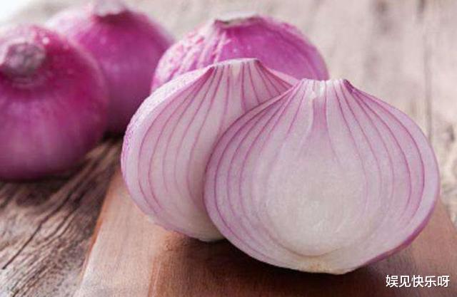 |小伙每天吃洋葱,坚持一个月,身体逐渐出现了这5个好处!