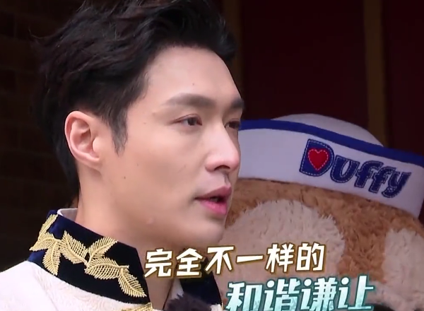 #张艺兴#张艺兴急于表现违规，节目组急忙打12字警示，真不愧是小狐狸