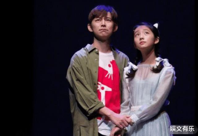 黄磊|黄磊小女儿演奏钢琴火了,仙女气质爆表,网友:有钱人的孩子活得真难