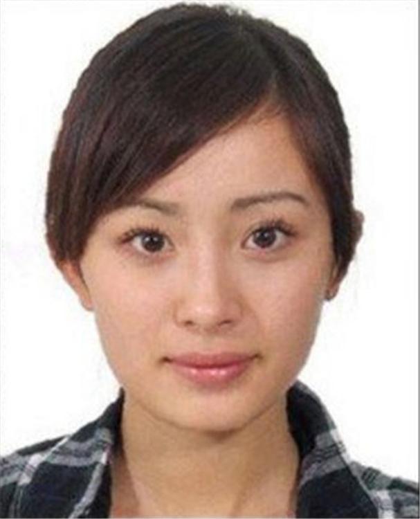 『赵丽颖』同样是“证件照”忍了赵丽颖，躲过热巴，看到鞠婧祎表示很想娶