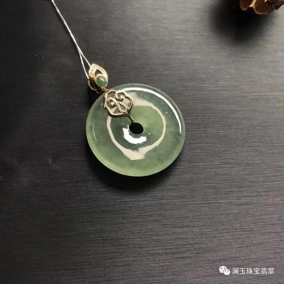「翡翠」小小翡翠平安扣，凭啥那么贵？