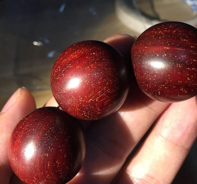 紫檀手串|注意了：点状分布的假金星紫檀手串你手上有没有？