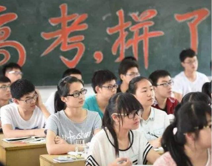 |10年前那个高考0分的学生,发誓十年挣1000万,他现状如何了