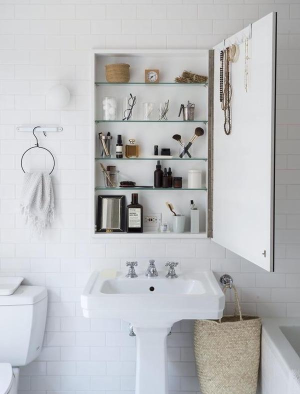 「」卫生间再小也能装,照着5个设计把收纳做好,好看又实用