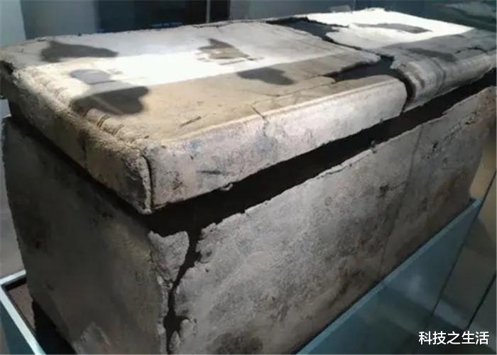 「核辐射」世界上“最毒”的人，死后却只能用铅棺埋葬，这到底是为什么？