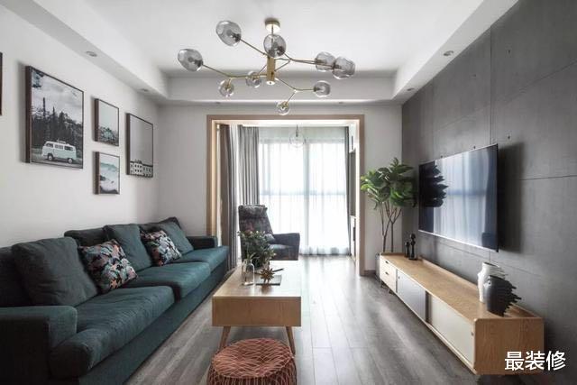 ：阳台与客厅之间要安装推拉门吗？装修时不听劝，入住后后悔了！