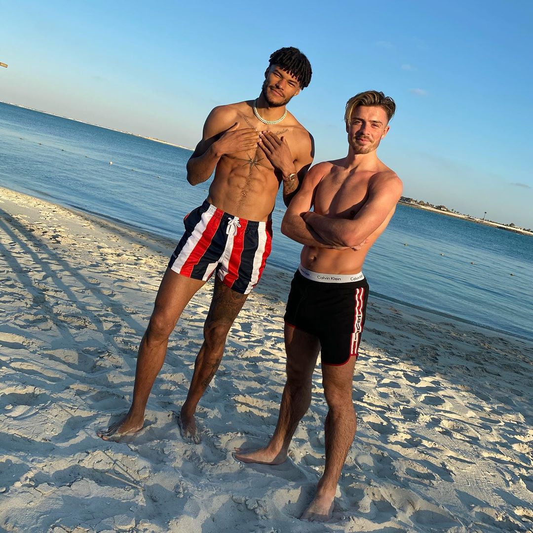 「英超」英超队某小将,因超漂亮巧克力腹肌,成功出圈