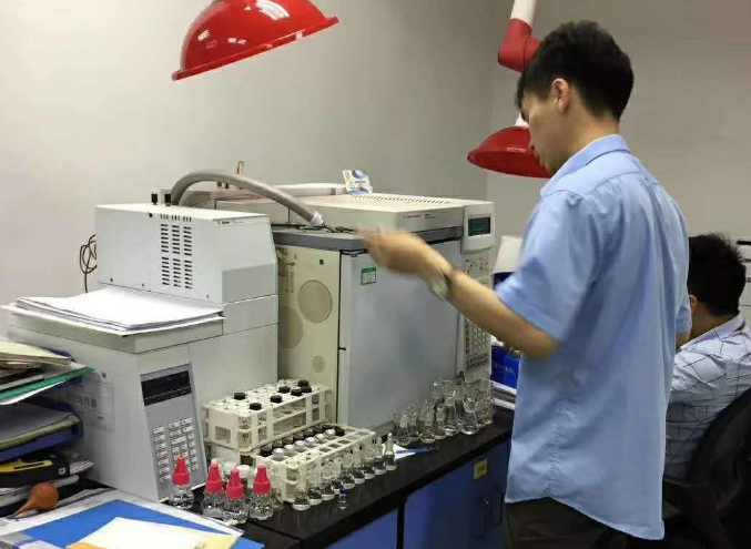 ▲这5个职业工资不高,却最好“捞油水”!很多人挤破头争着干