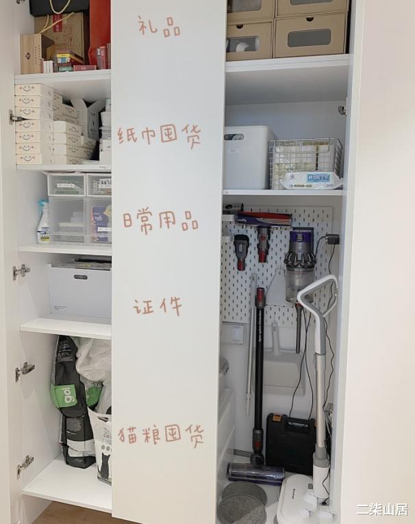 |去朋友家参观，打开厕所呆住了，墙角留1㎡杂物间，干净又整洁！