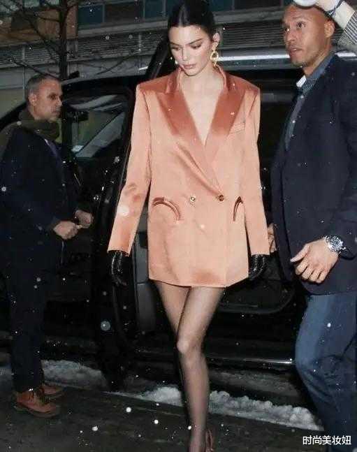 西装|殷桃的“美”太惊艳!穿杏色西装连衣裙配高马尾,真的被迷住了