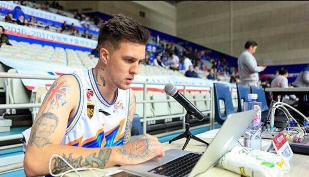 【跑步】第二个“跑步女”诞生，被隔离居然吐槽像坐牢一样，结局大快人心