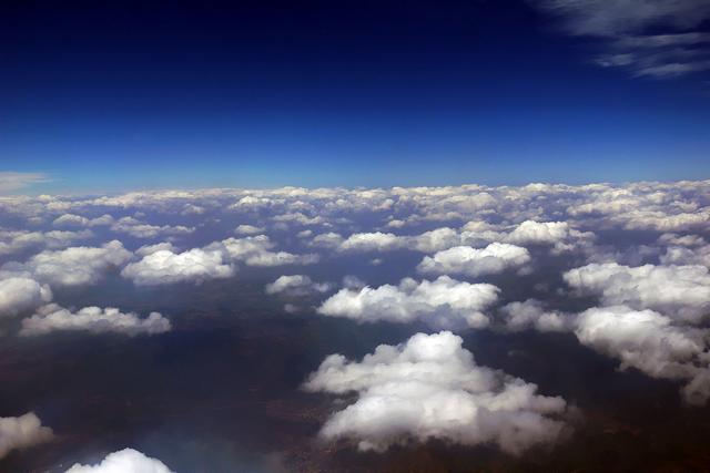 #对流层#为什么越接近太阳的地方越冷,如珠穆朗玛峰。越离太阳越远的地方越热呢?