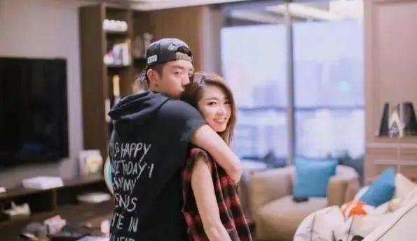 【苗苗】郑凯苗苗结婚：告诉女生，恋爱谈的太久不结婚，都是因为不想娶