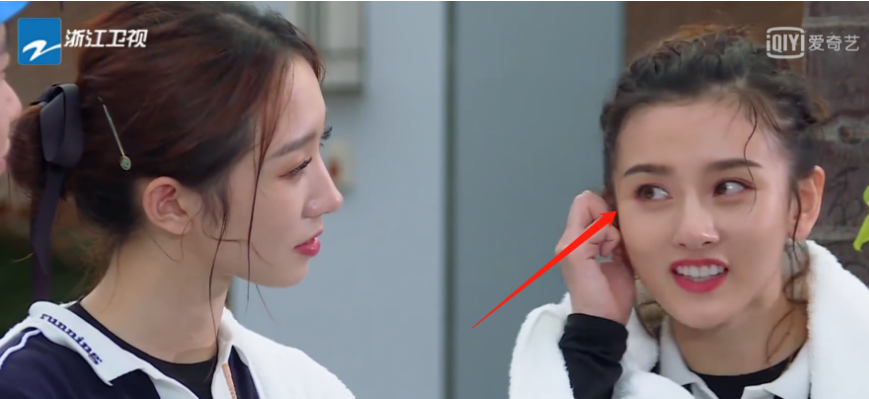 明星|同是跑男落水卸妆，蔡徐坤baby还好，看到她们俩：明星与女团的区别！