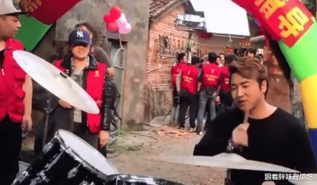 欧弟|最佳综艺节目主持人，消失4年又因不堪往事上热门，今疑农村走穴