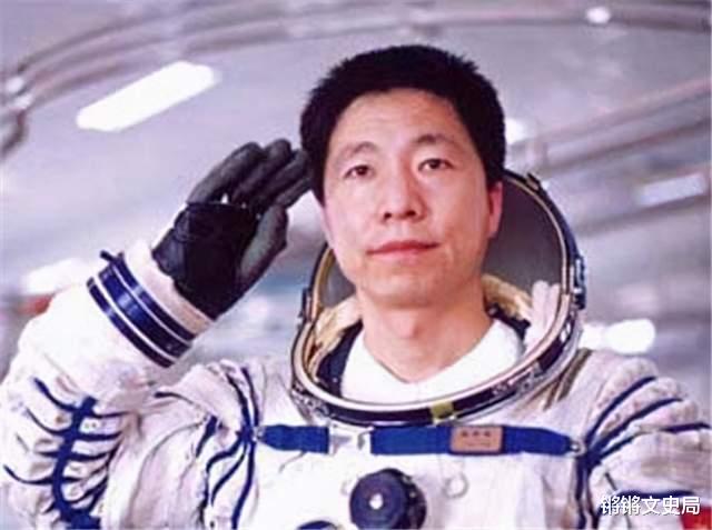 杨利伟|神舟五号飞升时，杨利伟随身携带一把枪，不是为了在太空防身
