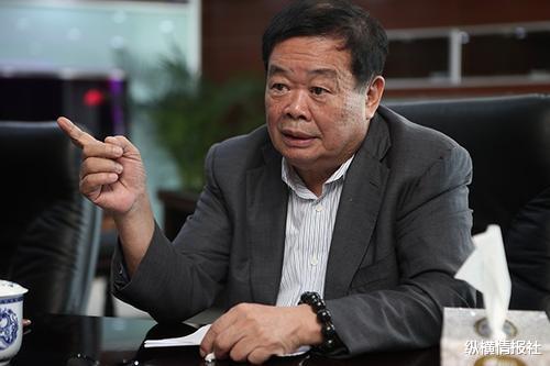 移民|又一首富举家移民，全家6人有5人加入美籍，曹德旺一句话引人深思