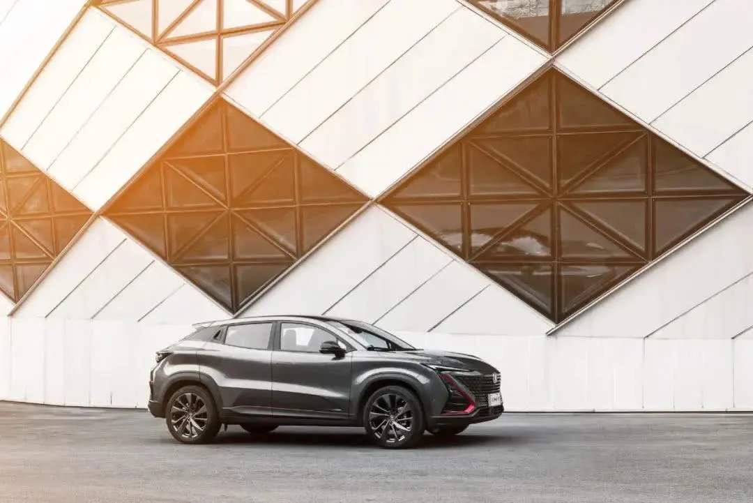 长安汽车|上市仅10天就大卖7414台，长安UNI-T或成最成功“山寨车”，至今0骂声