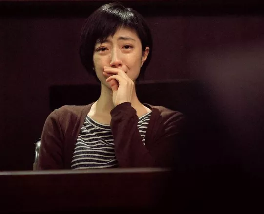 圣诞玫瑰:可怜的受害者或许才是带笑的施害者!《圣诞玫瑰》,小心带刺的诱惑