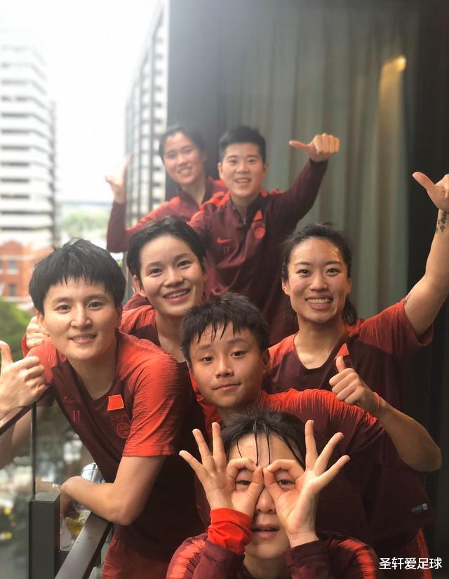 『中国女足』太疯狂！中国女足12-2王者归来，孙雯秒变大功臣，足协送来大喜讯