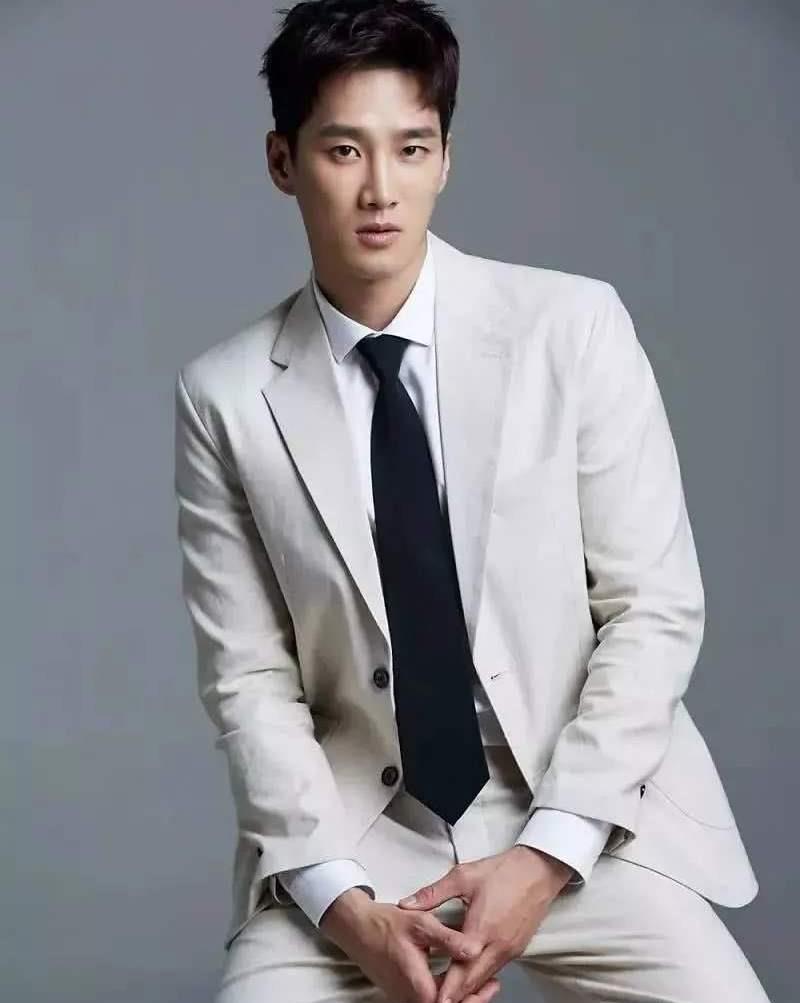 李敏镐|韩媒评选2020上半年最受欢迎的4位男演员，李敏镐不在名单内