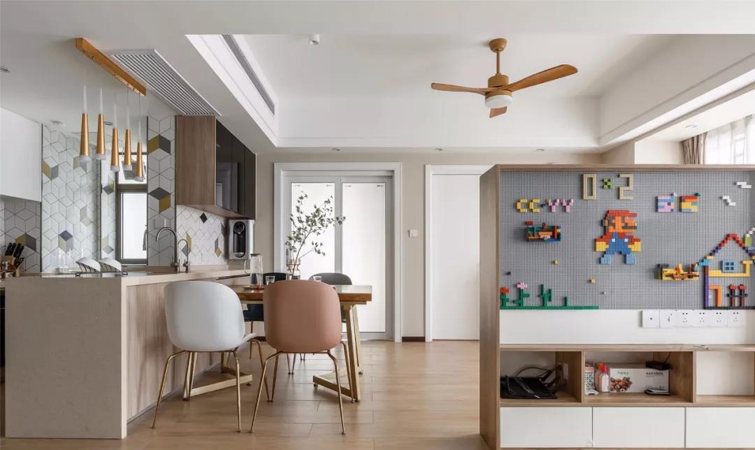 『』她家96平，玄关塞冰箱，卫生间挤鞋柜，电视墙巴掌大！却异常实用