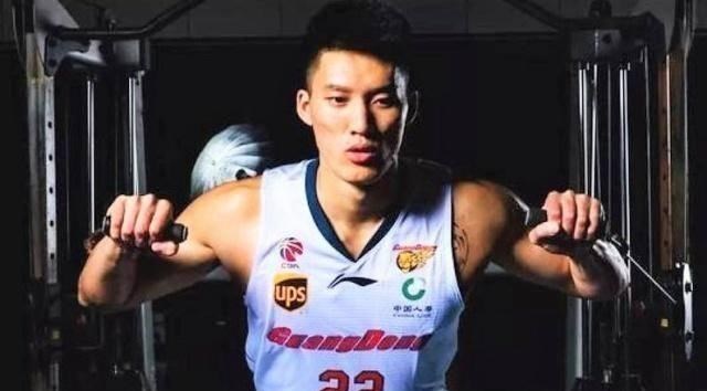 广东男篮@13分17篮板2助攻3抢断2盖帽,阿日果然硬起来了!