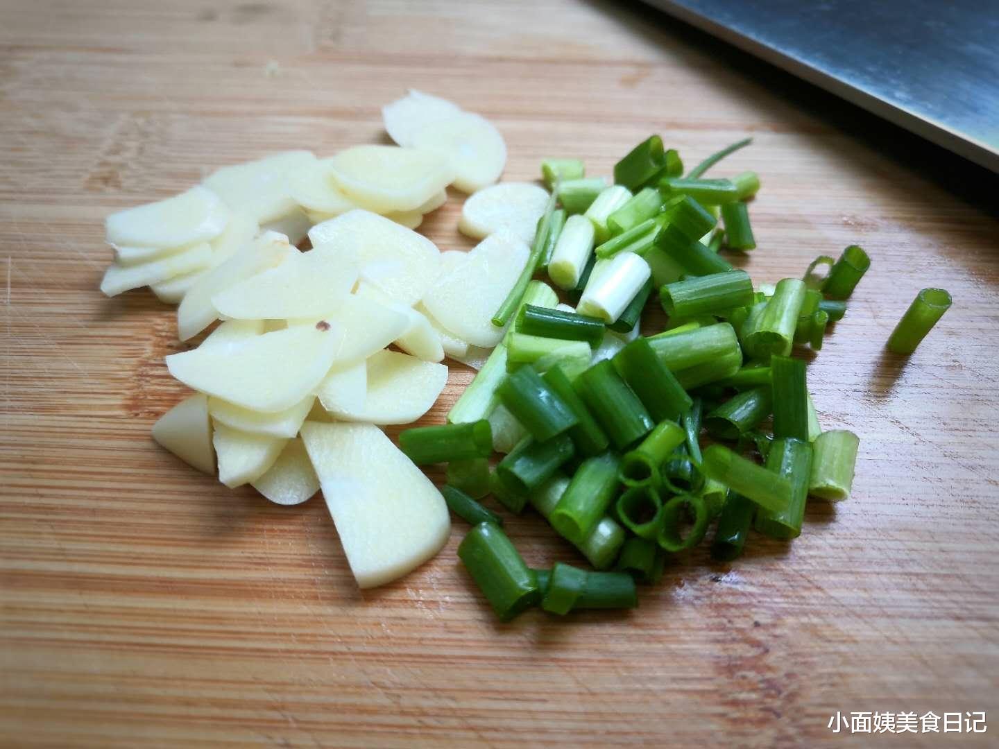 包菜|夏天，不吃肉也要吃它，几毛钱一斤，脆嫩清香，隔三差五吃一次！