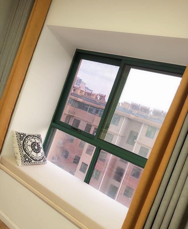 |北欧新房完工，客厅的家具搭配温馨又舒适，一入门就被迷住了