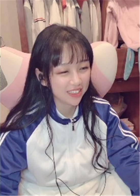 #虎牙#虎牙疾风大爷火了！60岁爷爷带孙女直播，网友：大爷彩礼多少？