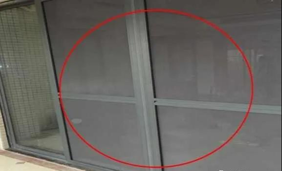【】越来越多不装传统纱窗了，现在都流行装这种，成本低超实用