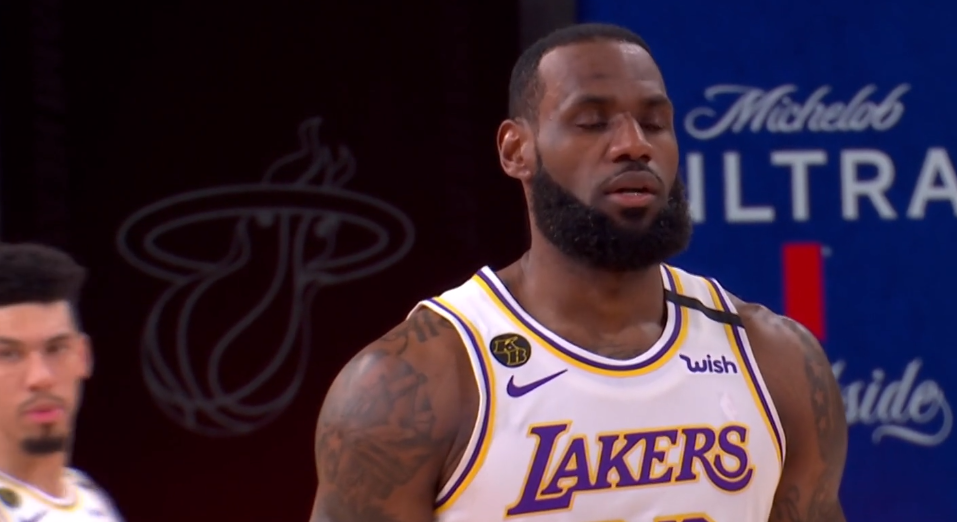 中芯国际|湖人单节10失误！浓眉单节0分0板4失误，老詹破纪录超斯托克顿+贾巴尔！