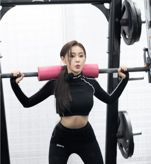 #张馨予#张天爱的胯，张馨予的胯，当看到她的胯后，小巫见大巫