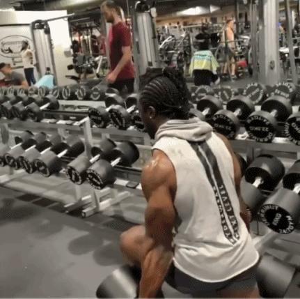 健身|15岁开始健身,酷爱练腿,如今深蹲210公斤,腿部肌肉尤其发达