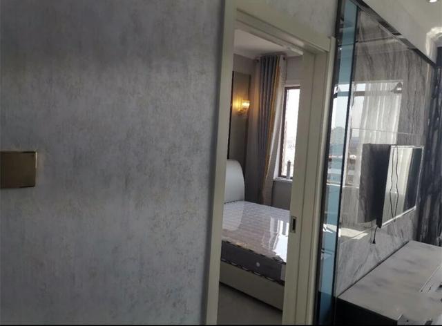 设计师：装修时设计师非要装波导线说高级，装完结果成这样，哪里好看了？