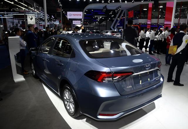 丰田卡罗拉|丰田卡罗拉再次升级！1.2T油耗6升，空间不输朗逸，比思域还帅气