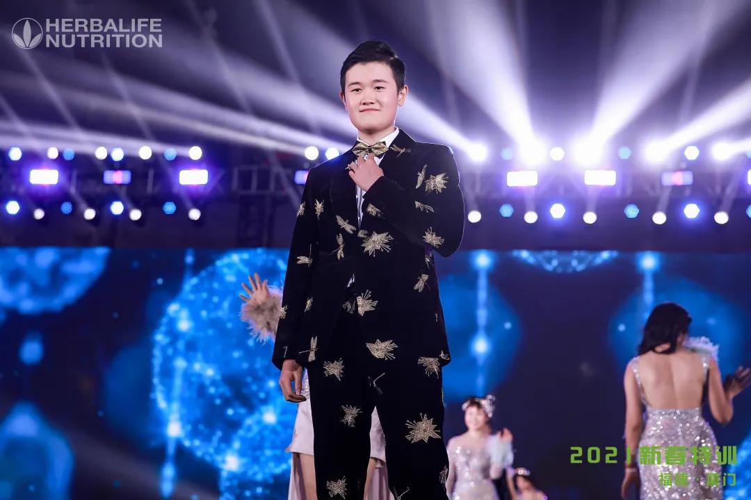 女孩|他成功减重100斤，身体力行告诉你，减肥真的不难！