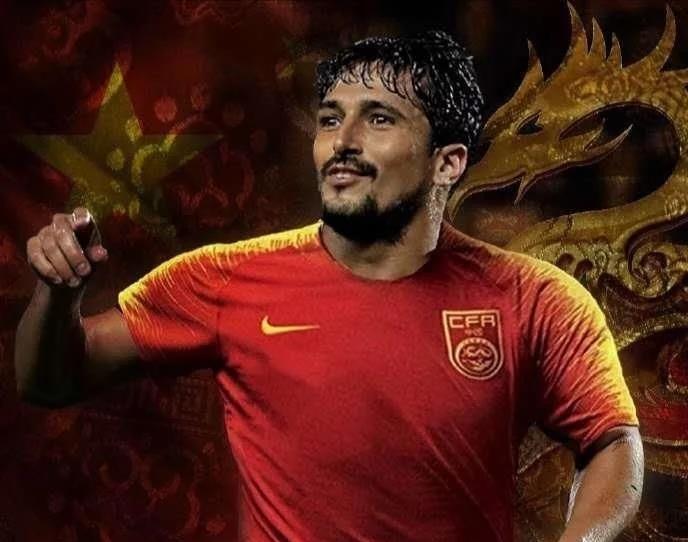 李铁@洛国富正式亮相国足，李铁一句话信息量大，让人对国足更多期待