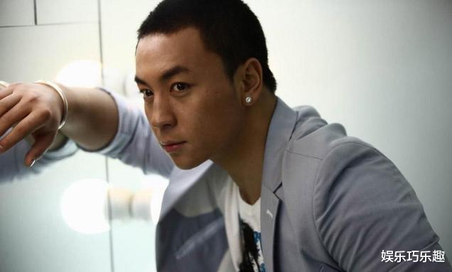 释小龙|被亲爹当摇钱树吸血多年,与何洁分手遭抹黑,32岁帅成玻尿酸男神