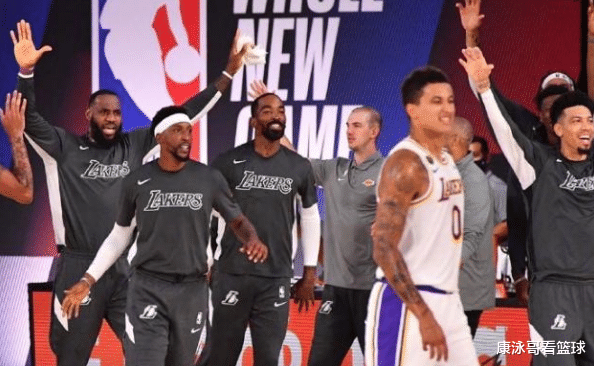 湖人队|大爆冷!湖人首秀惜败,库里8中8果然厉害,詹眉24分,东契奇14分