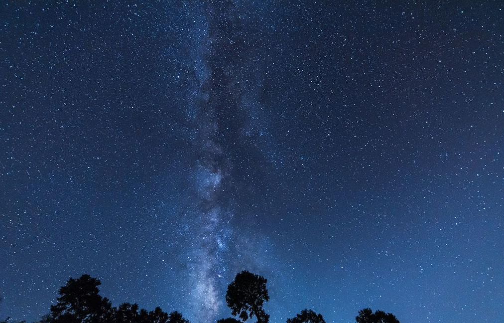 「鲸鱼」盾牌座UY已不是宇宙最大恒星，新晋宇宙最大恒星有100亿个太阳大